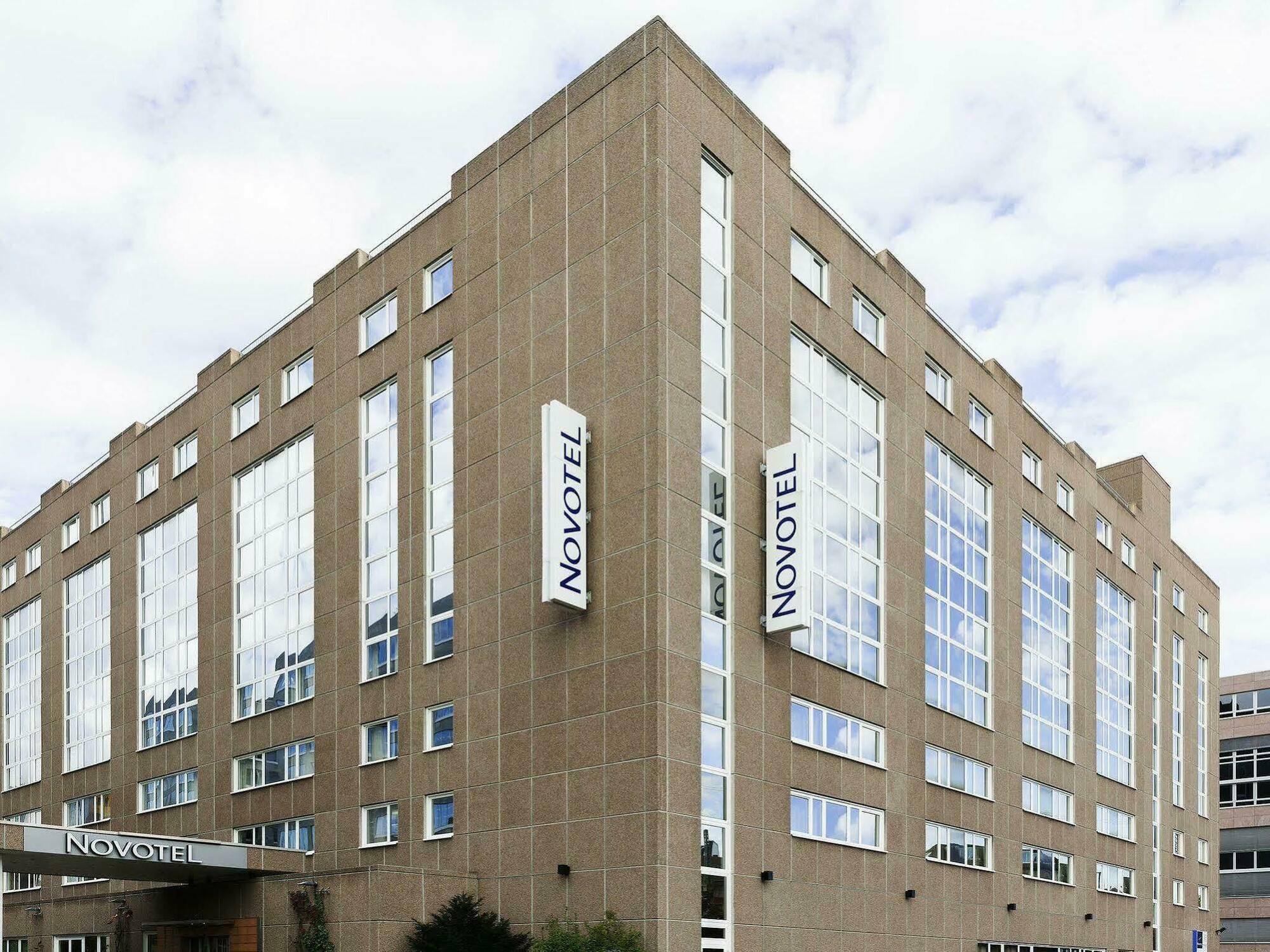 Novotel Frankfurt City Франкфурт-на-Майне Экстерьер фото